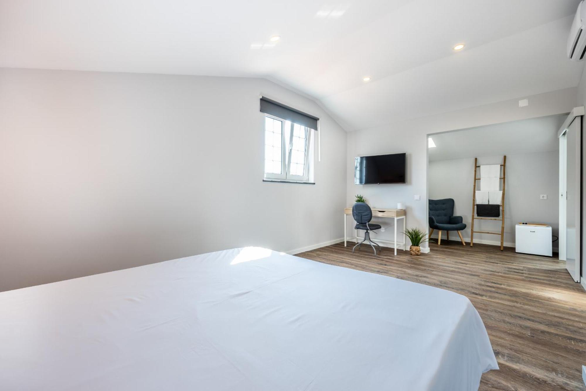Angra do Heroísmo Angra Charming Suites By Seewest מראה חיצוני תמונה