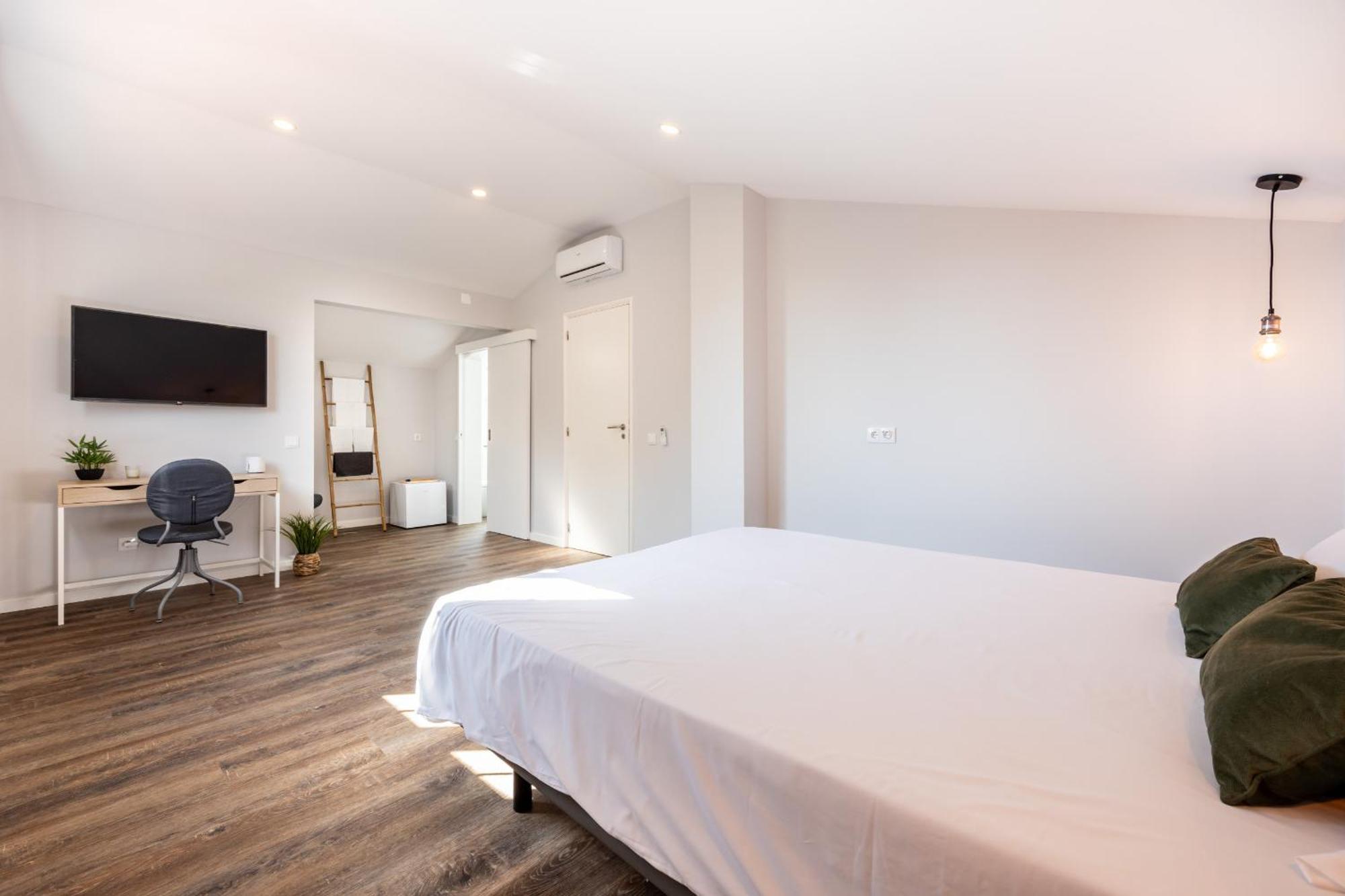 Angra do Heroísmo Angra Charming Suites By Seewest מראה חיצוני תמונה