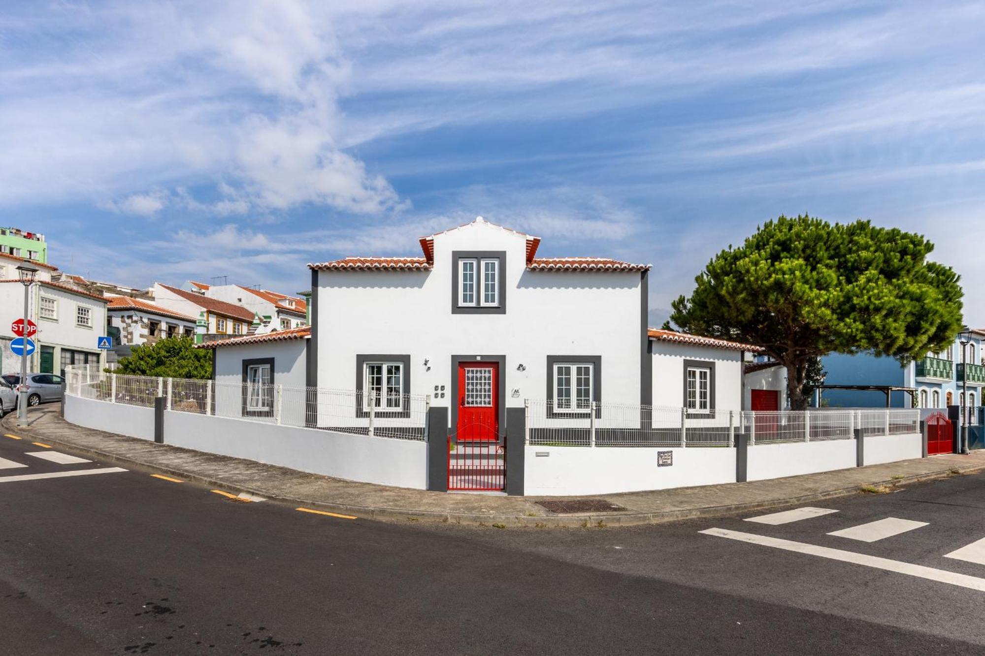 Angra do Heroísmo Angra Charming Suites By Seewest מראה חיצוני תמונה