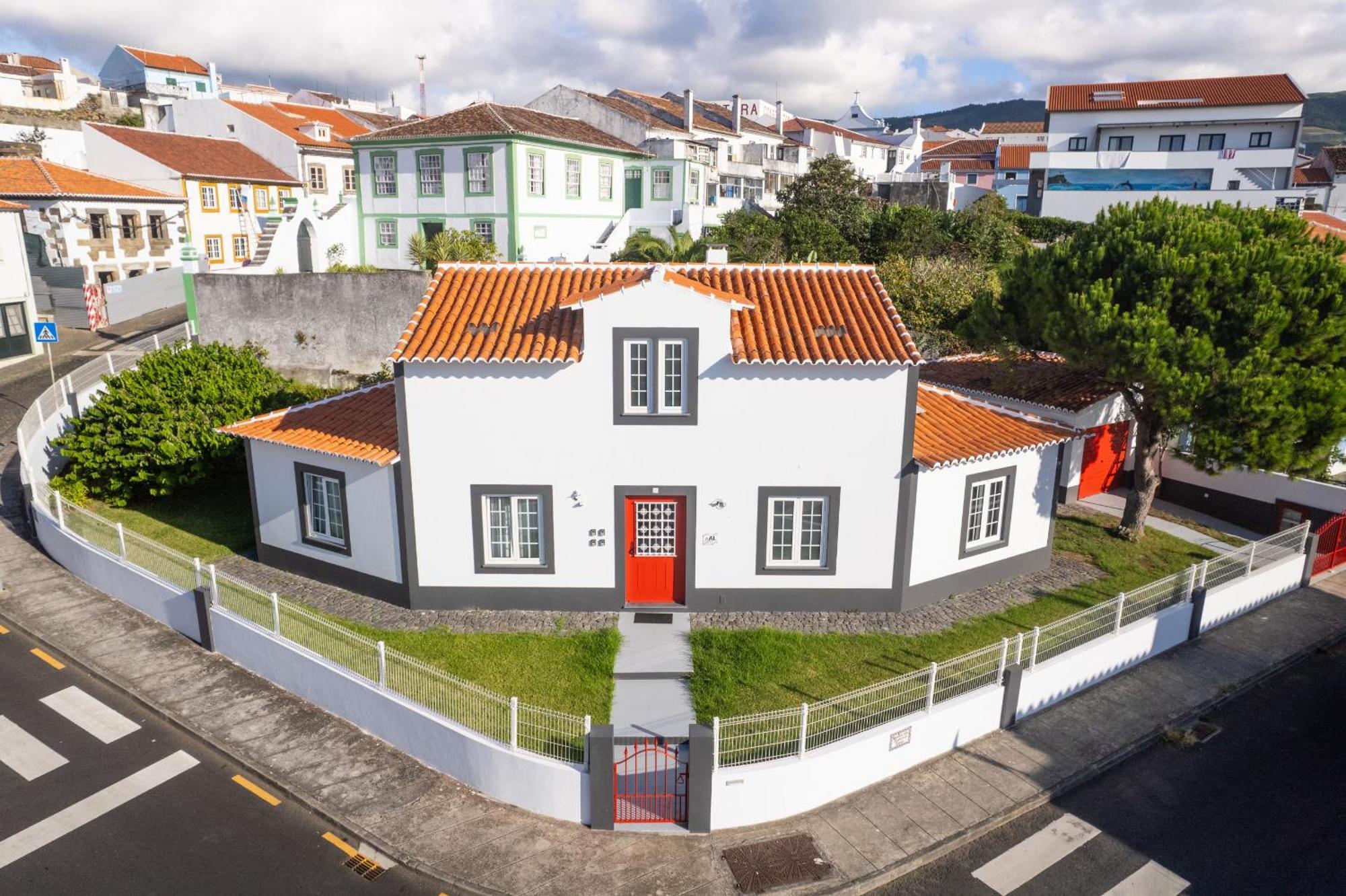 Angra do Heroísmo Angra Charming Suites By Seewest מראה חיצוני תמונה